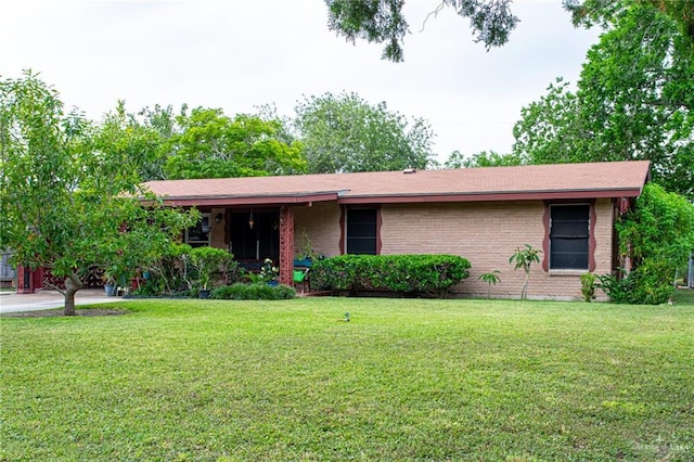 2401 E Austin Ave, Harlingen, TX 78550 - ranch-style house featuring a front lawn and brick siding