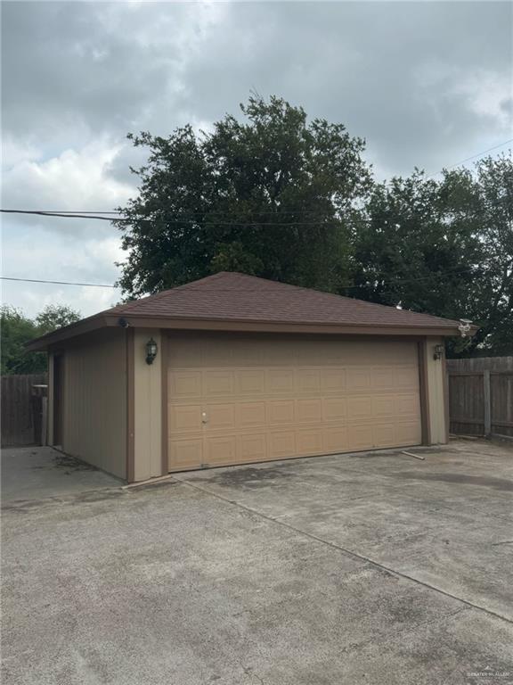 600 N Louisiana Ave N, Weslaco, TX 78596 - detached garage with fence