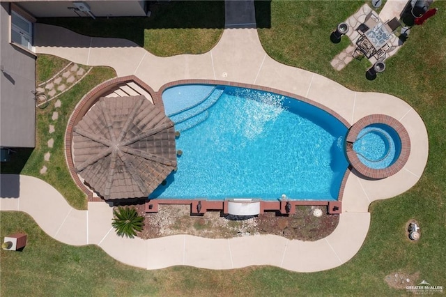 view of swimming pool