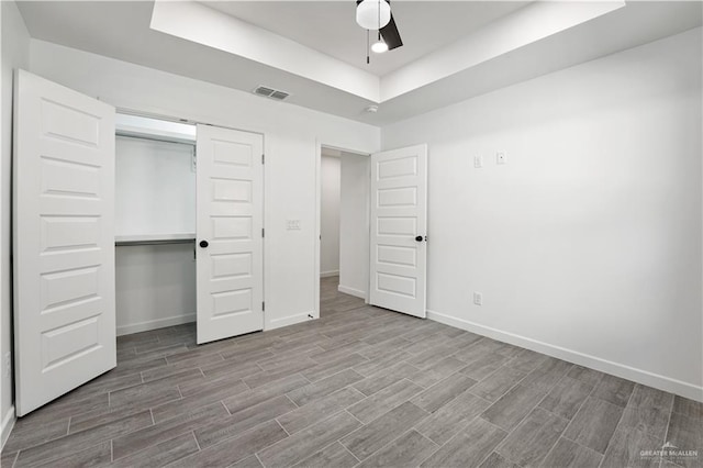 unfurnished bedroom featuring light wood-type flooring, a closet, and ceiling fan