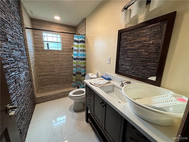 bathroom with a shower with curtain, vanity, and toilet