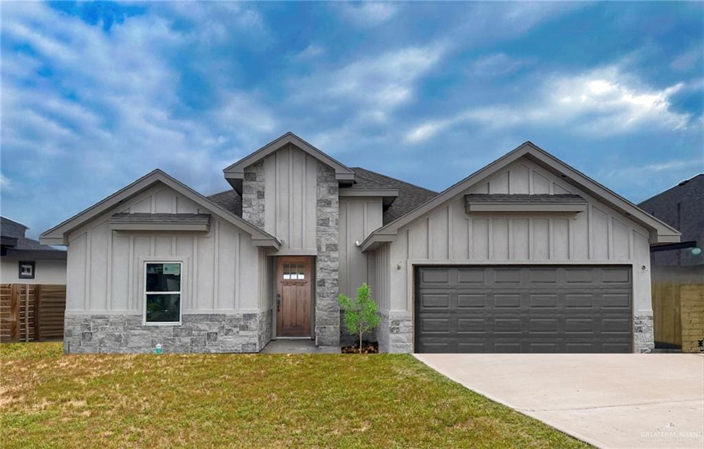 view of front of house featuring a garage and a front lawn