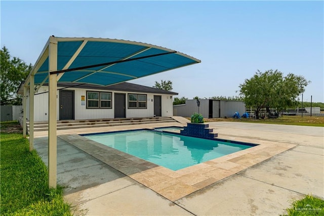 10766 N Minnesota Rd, Mission, TX 78574 - view of swimming pool featuring an in-ground hot tub and a patio area