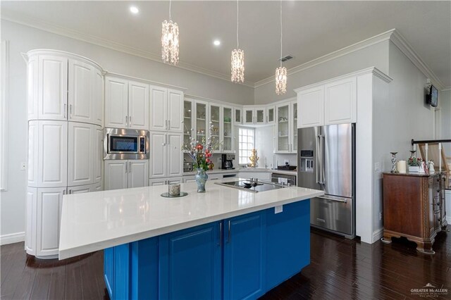 kitchen featuring stainless steel appliances, white cabinetry, and a spacious island