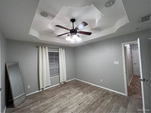 3404 Robin Ave, Pharr, TX 78577 - spare room featuring a tray ceiling, ceiling fan, wood finished floors, and baseboards