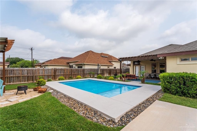 view of pool featuring a fenced backyard, a fenced in pool, a patio area, a lawn, and a ceiling fan