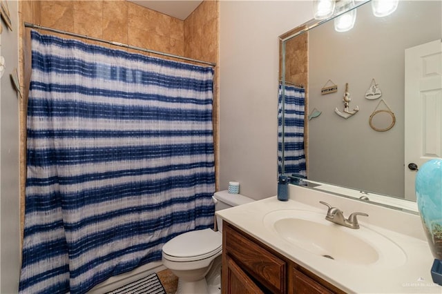 full bath with toilet, a shower with curtain, and vanity