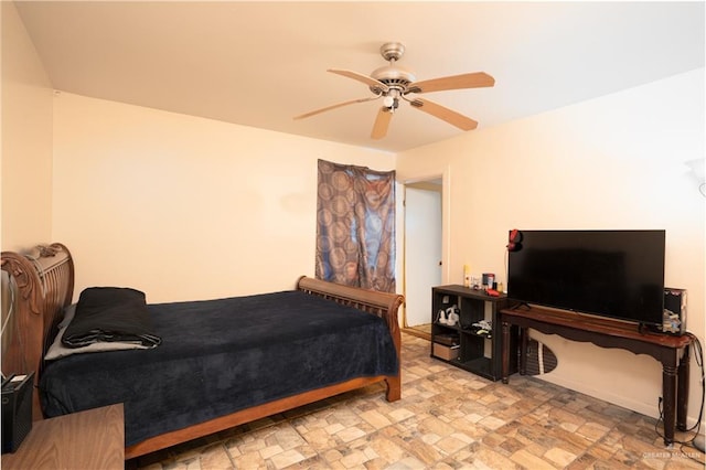 bedroom with ceiling fan