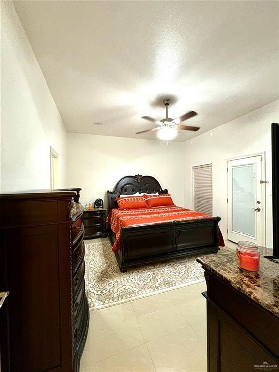 bedroom with ceiling fan