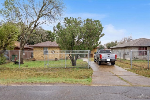 view of front of home with fence and a front lawn