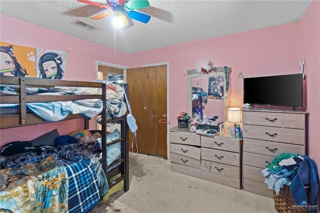 bedroom featuring ceiling fan and a textured ceiling