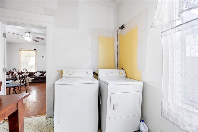 31375 N US Highway 281, Edinburg, TX 78542 - washroom with washer and dryer and ceiling fan