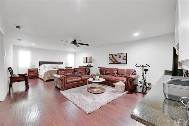 living room featuring hardwood / wood-style flooring and ceiling fan