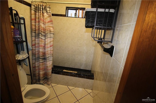 bathroom featuring tile patterned flooring, toilet, and a shower with shower curtain