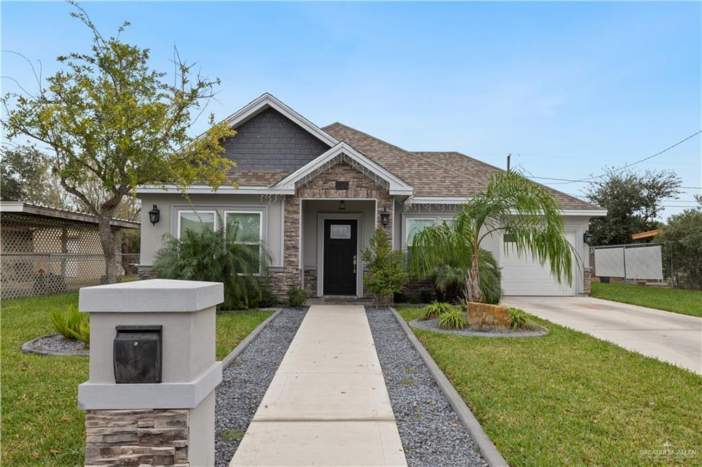 view of front facade featuring a garage and a front lawn