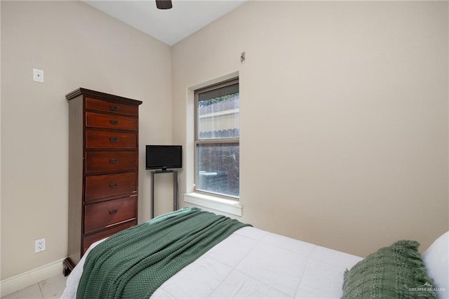 bedroom with ceiling fan