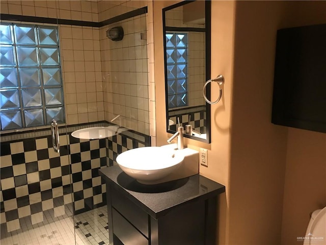 1316 W Maple Ave, Mcallen, TX 78501 - bathroom featuring a stall shower and vanity