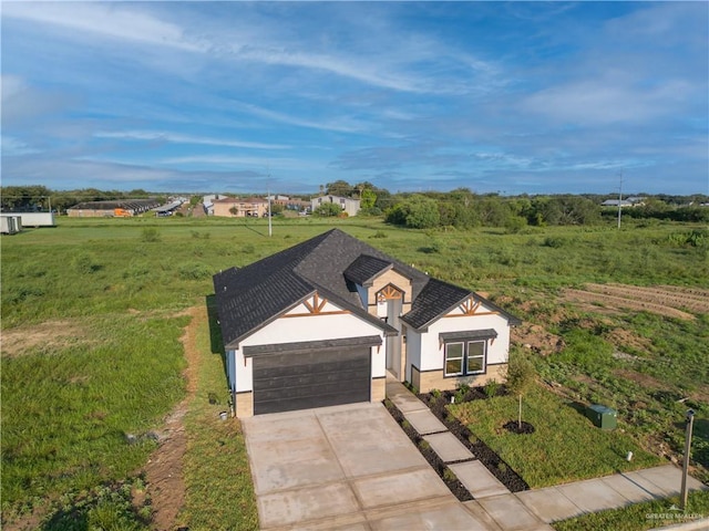 view of front facade featuring a front lawn and a garage