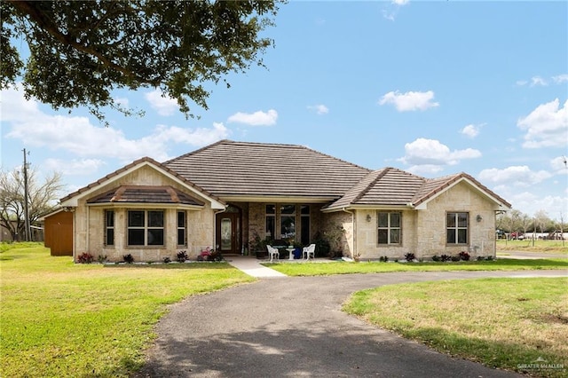 view of front of home with a front lawn