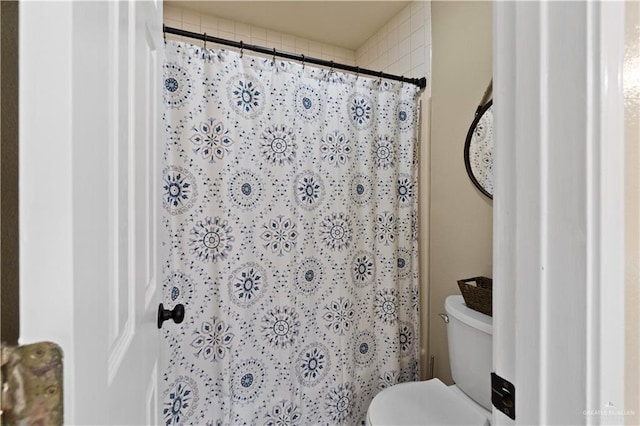 1602 Meadow Ln, Harlingen, TX 78550 - full bathroom with toilet and a shower with shower curtain