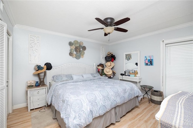 bedroom with ceiling fan, a closet, crown molding, and light wood-type flooring