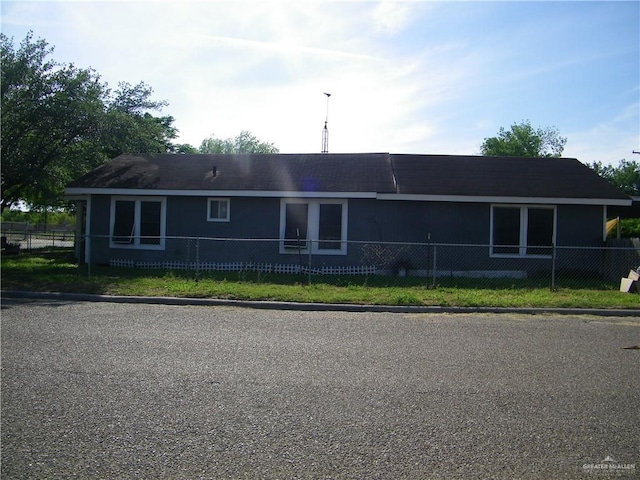 501 W Lovett St, Edinburg, TX 78541 - view of front facade featuring fence private yard