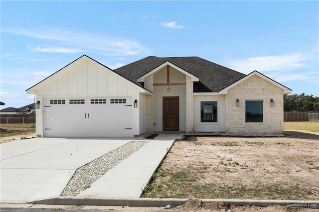 view of front facade featuring a garage