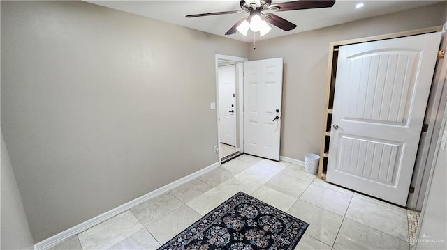 foyer entrance with ceiling fan