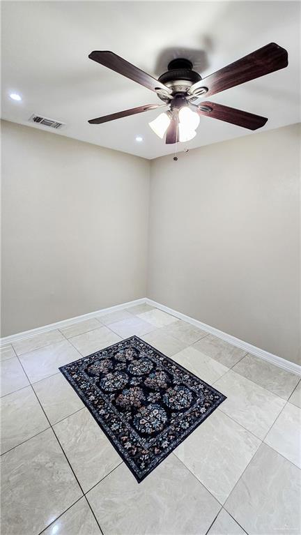 empty room with ceiling fan