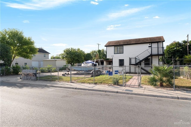 view of front of property