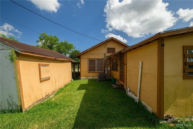 912 W Pierce Ave, Harlingen, TX 78550 - view of home's exterior featuring a yard and central AC