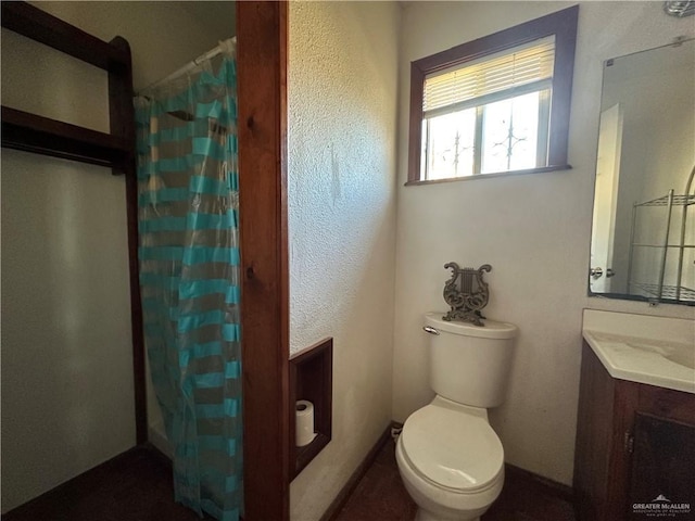 bathroom with a shower with curtain, vanity, and toilet