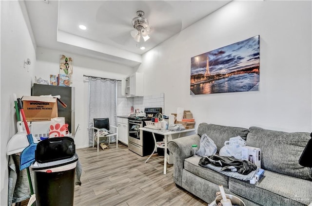 406 S 21st St, Mcallen, TX 78501 - home office with light wood-style floors, ceiling fan, and recessed lighting