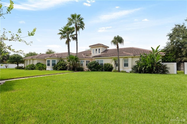 view of front of house featuring a front lawn