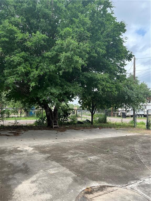 2322 E La Pointe Ave, Alton, TX 78573 - view of yard with fence