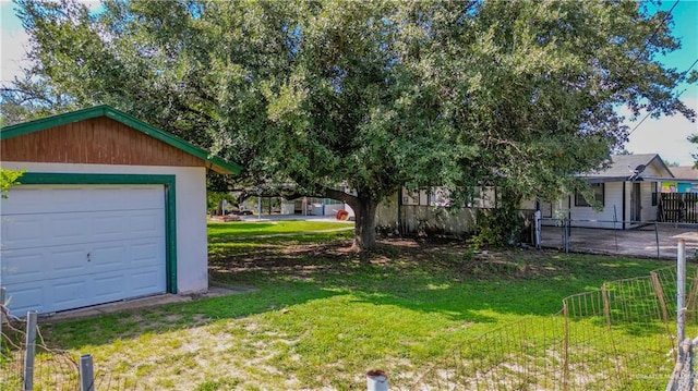 view of yard featuring an outbuilding and a garage