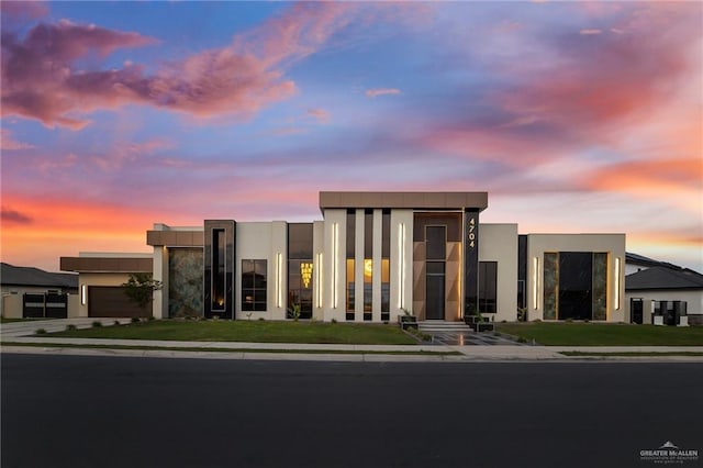 4704 Estancia Pkwy, Mcallen, TX 78504 - contemporary house featuring stucco siding, a garage, and a front lawn