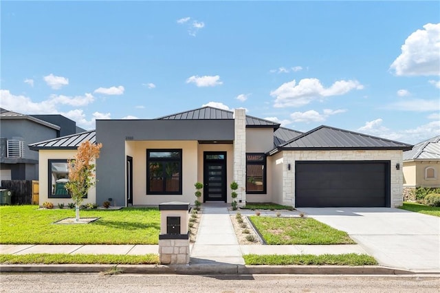 view of front of house featuring a garage and a front lawn