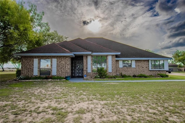 ranch-style home featuring a front yard