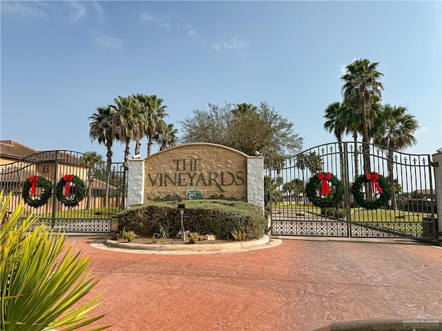 view of community / neighborhood sign