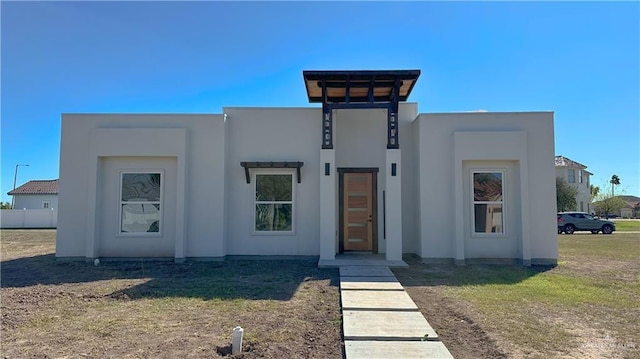 view of front facade featuring stucco siding