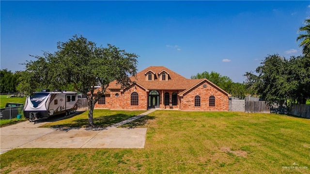 view of front facade with a front lawn