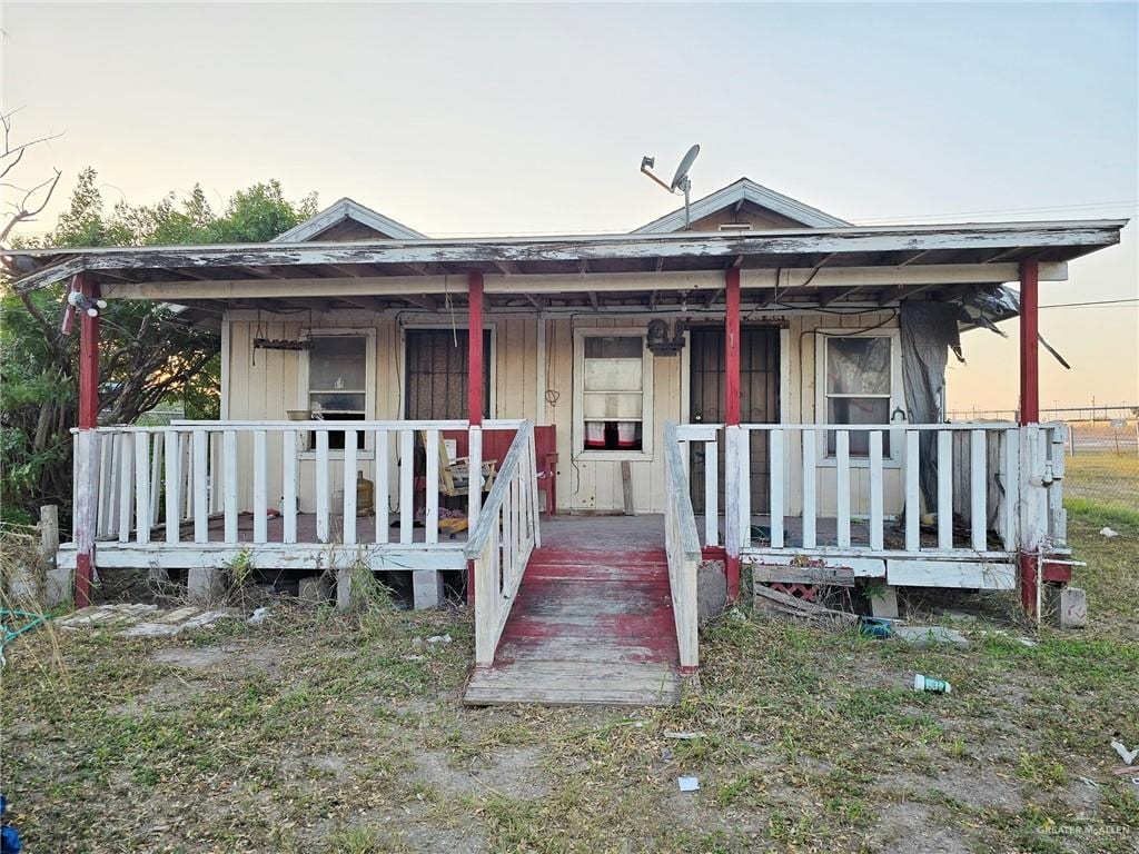 view of front of home featuring a porch