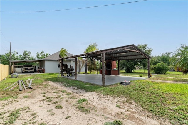 view of property's community featuring a yard