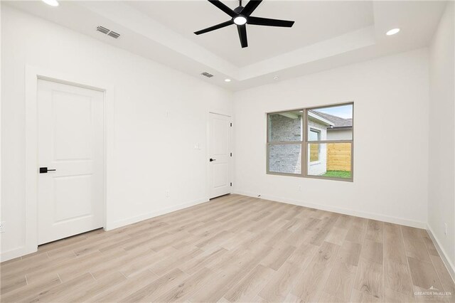 3508 E Kidd Ave, Edinburg, TX 78542 - unfurnished room with a ceiling fan, light wood-style floors, a raised ceiling, recessed lighting, and baseboards