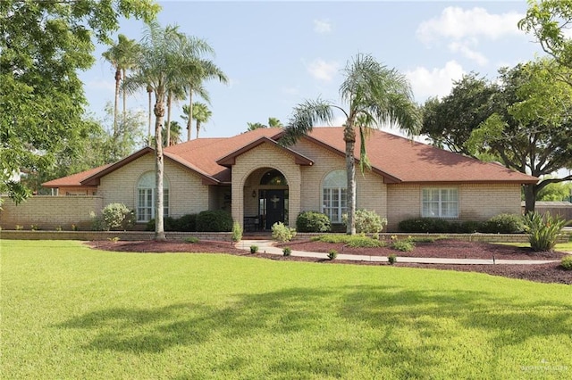 ranch-style house featuring a front yard