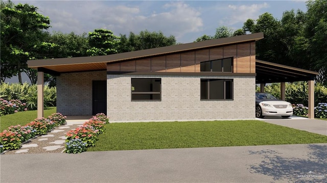 view of front of home featuring a front yard and a carport