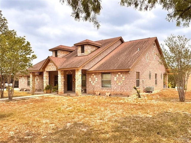 view of front of home featuring central AC and a front lawn