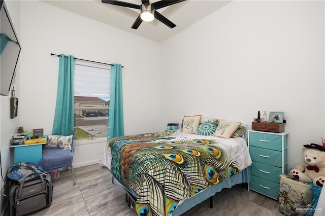 bedroom with ceiling fan