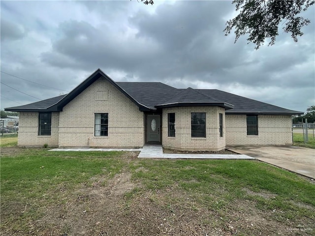 view of front of house with a front yard